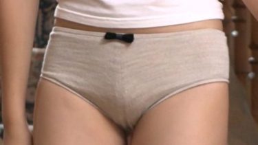 JCジュニアアイドルが綿パンツでスジ披露する着エロ過激動画レビュー！