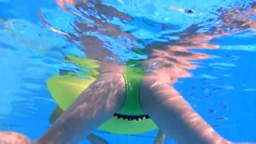 【超過激】ガチJK（C学生）が水着で超開脚ＩＶ動画！【エロ過ぎてヌケル】