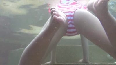spreadlegs-under-water