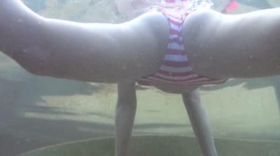 spreadlegs-under-water