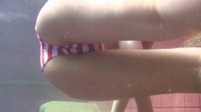 spreadlegs-under-water