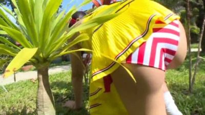 spreadlegs-under-water