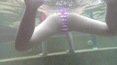 spreadlegs-under-water